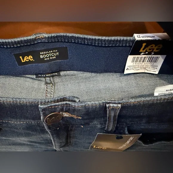 Lee Ultra Lux Comfort Bootcut Mid-Rise Jeans, size 12 Medium, NWT - Picture 3 of 11